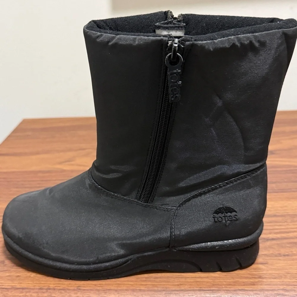 NWOT Totes Rosie All Weather Double Zipper Black Ankle Boots. Woman’s size 7.
